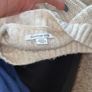 American Eagle sweater off white